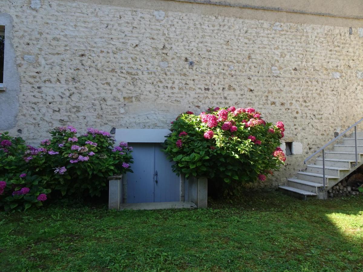 Apartamento Moulin De Ringere Quincay Exterior foto